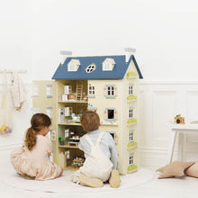 Load image into Gallery viewer, Le Toy Van Palace Wooden Dolls House