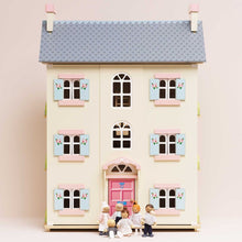 Load image into Gallery viewer, Le Toy Van Wooden Dolls House Family
