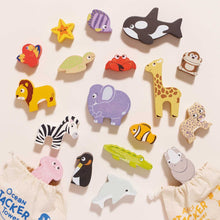 Load image into Gallery viewer, Le Toy Van Wooden Stacking Animals &amp; Bag - Africa
